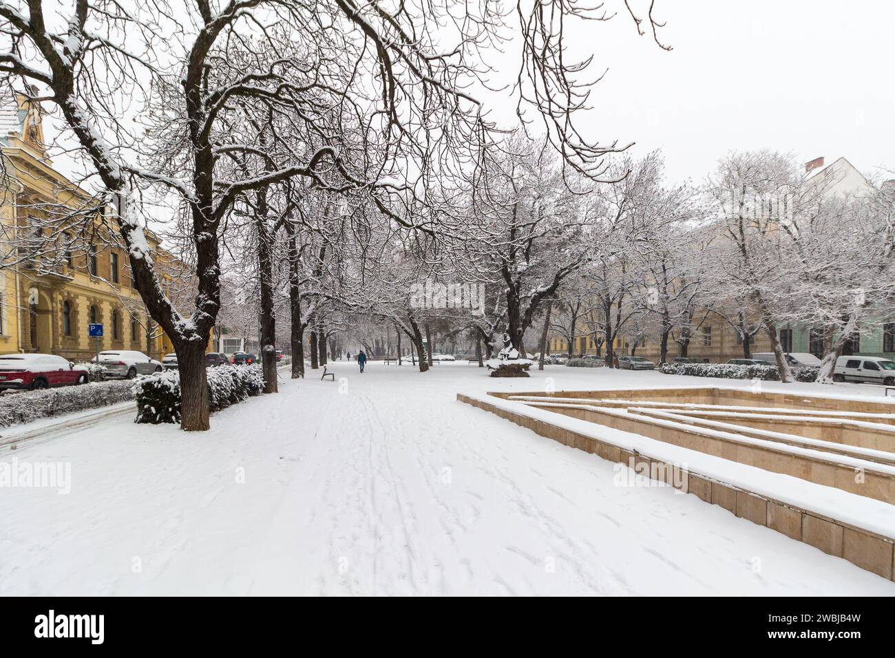 Neuschnee im Winter in Deak ter, Sopron, Ungarn Stockfoto