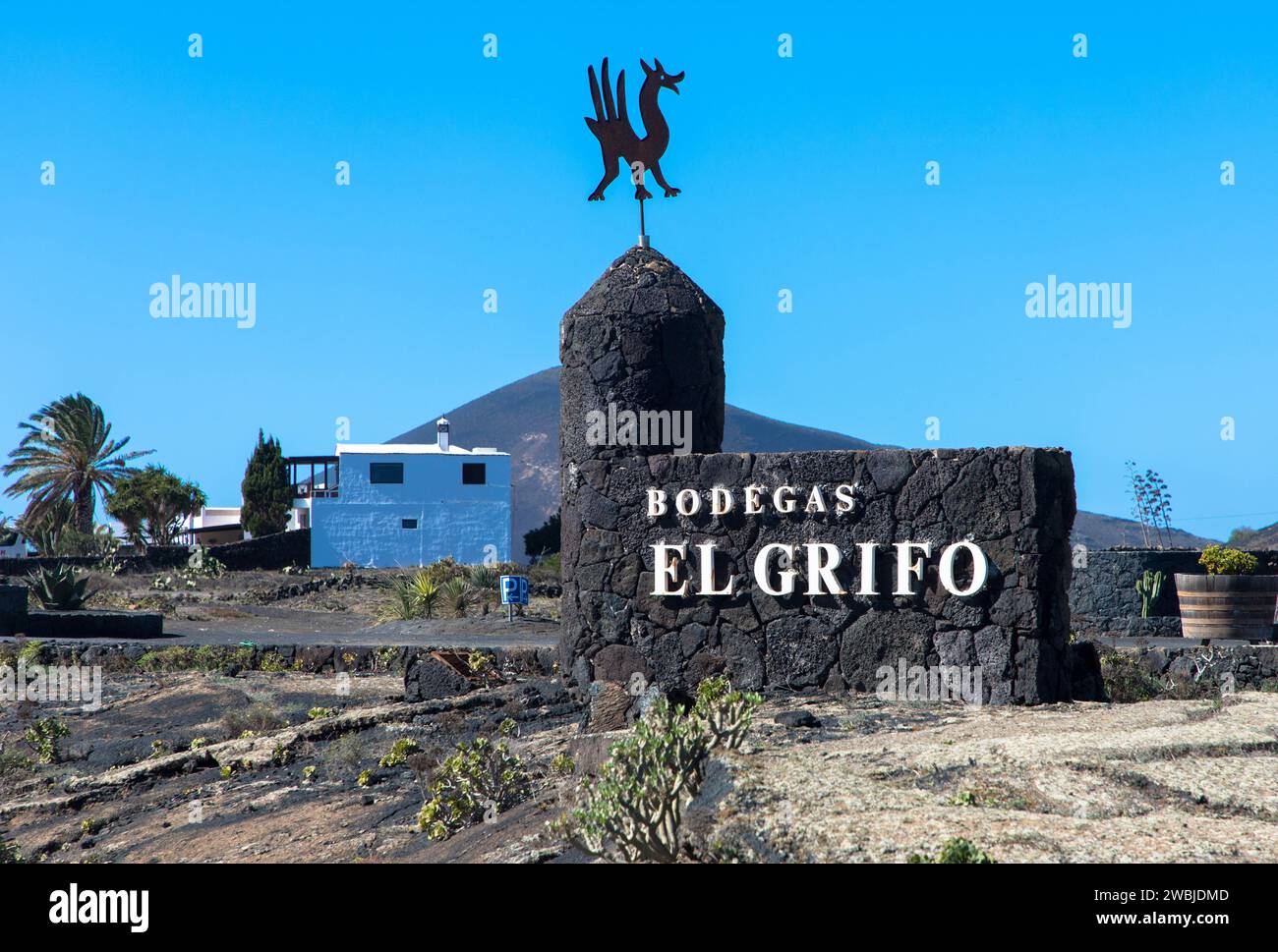 El Grifo Einfahrtsschild. Das Weingut El Grifo Bodega befindet sich im Zentrum der Insel, in der Nähe von Masdache, im Weinanbaugebiet La Geria. Lanzarote Stockfoto