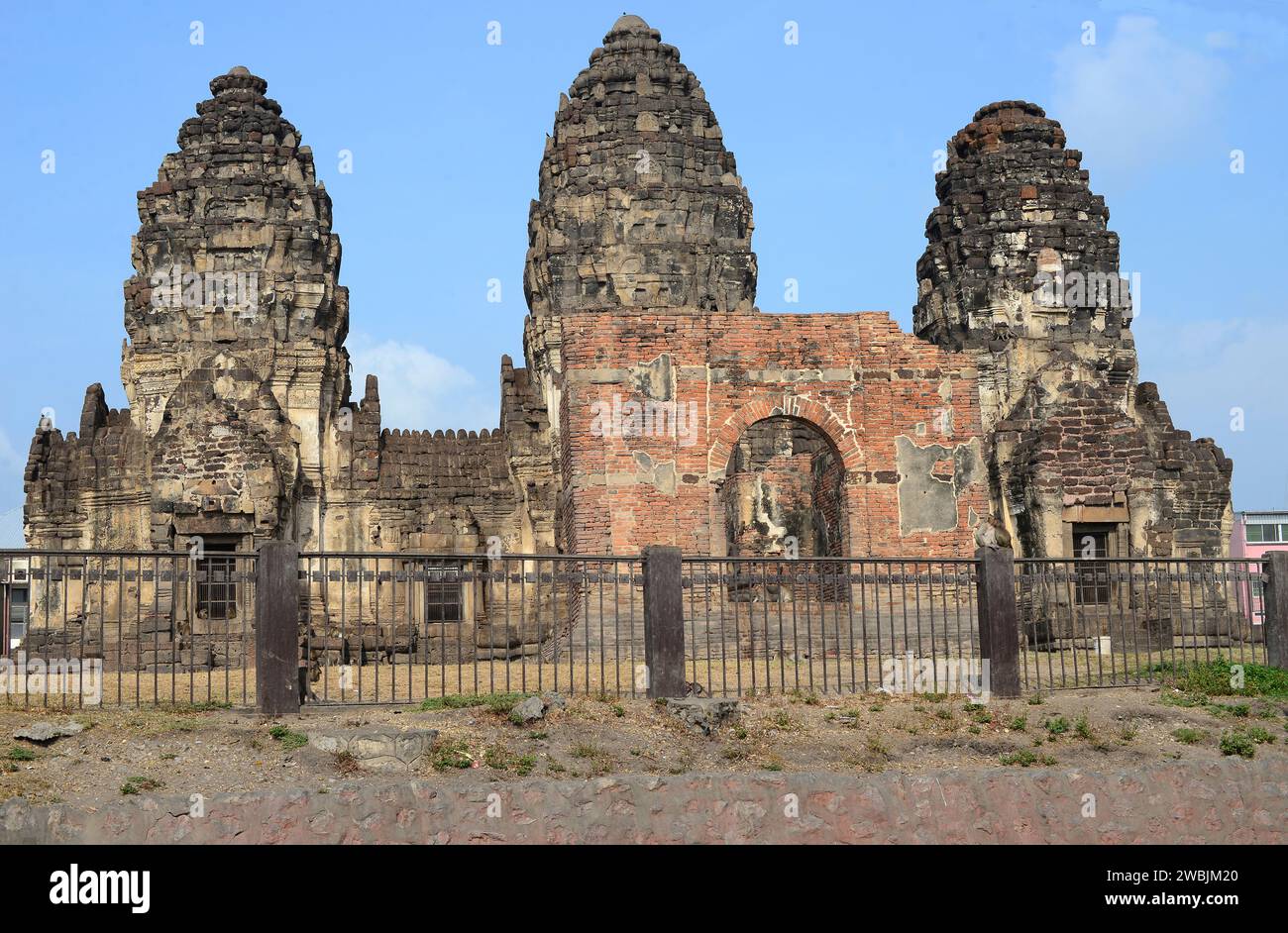 Lopburi Stadt, Phra Prang Sam Yot ein Kmer Tempel (13. Jahrhundert). Thailand. Stockfoto