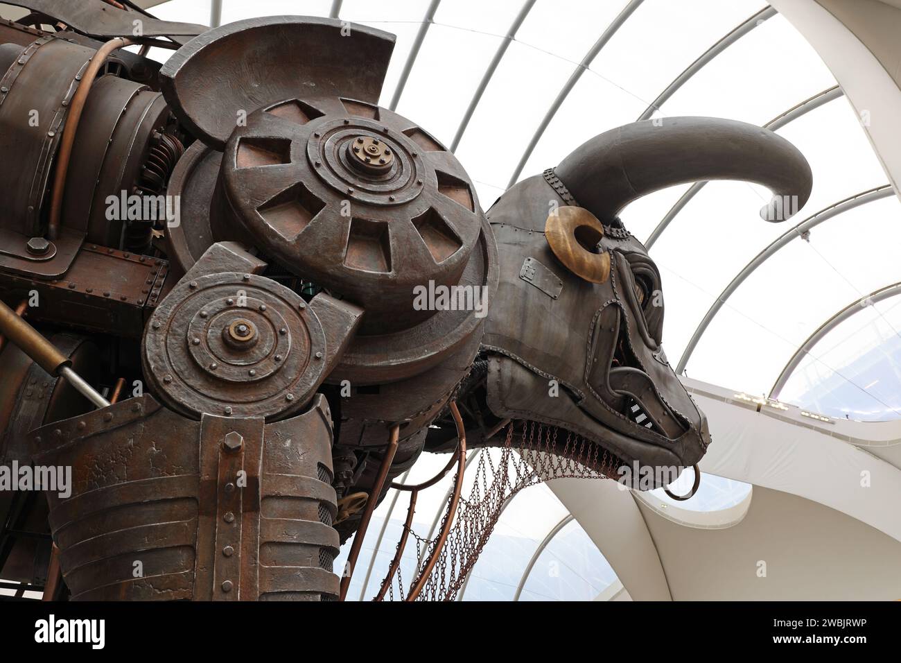 Ozzy the Bull am Bahnhof Birmingham New Street, Birmingham, West Midlands, Großbritannien. Stockfoto