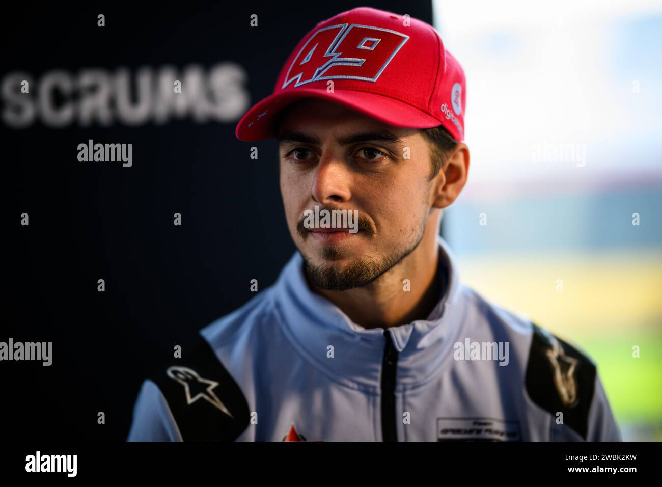 Porträt des italienischen MotoGP-Fahrers Fabio Di Giannantonio vom Team Gresini Racing Ducati auf der Pressekonferenz nach dem Motul Grand Prix Valencia Stockfoto