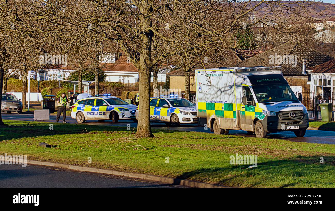 Glasgow, Schottland, Großbritannien. 11. Januar 2024. Die Polizei bei Unfall auf der großen Weststraße sperrte den Weg für den laufenden Verkehr für kurze Zeit. Credit Gerard Ferry/Alamy Live News Stockfoto