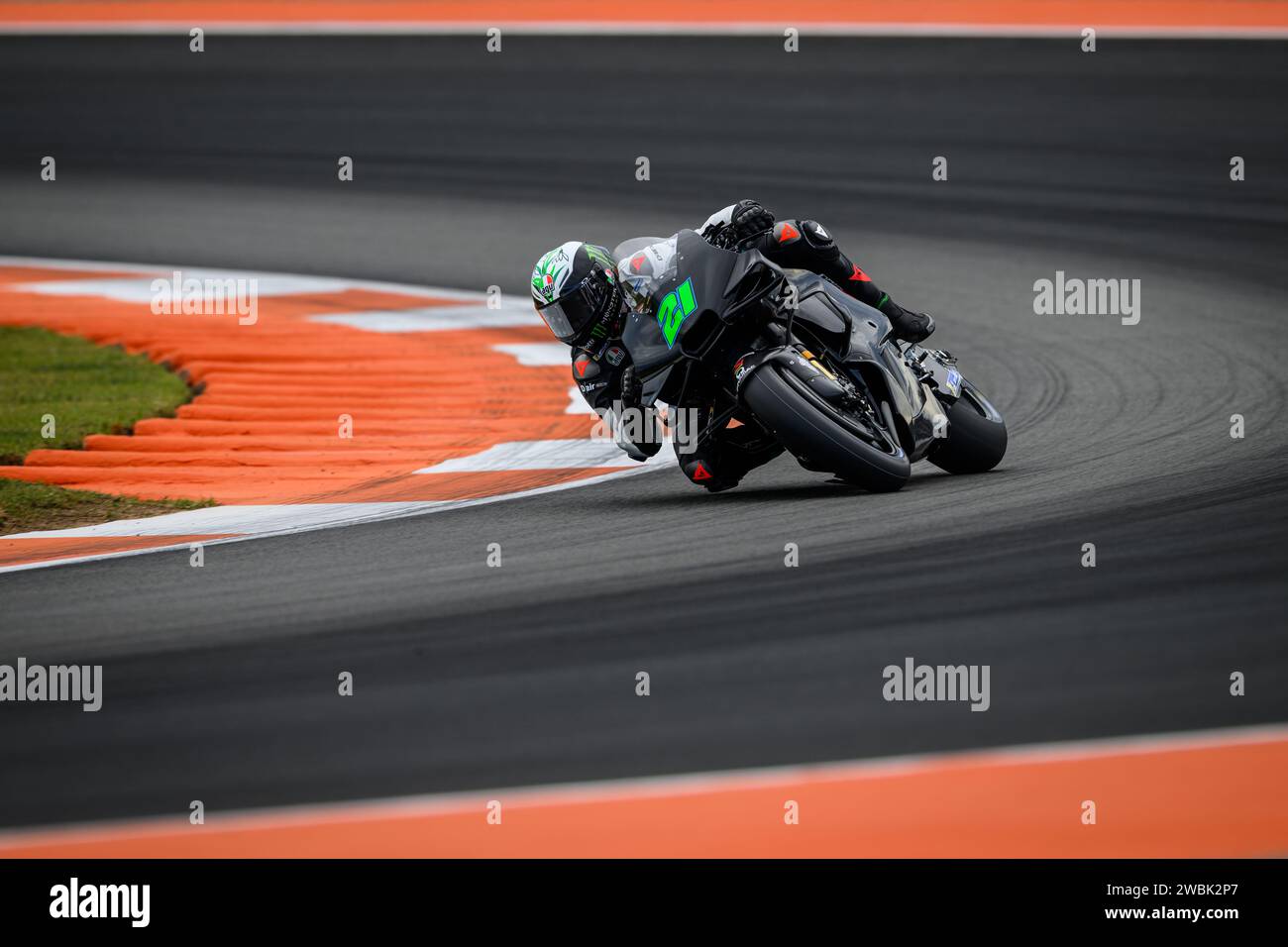 Italienische MotoGP Rider Nr. 5 Franco Morbidelli trainiert beim Test 2024 im Prima PRAMAC Ducati Racing Team auf der Strecke von Valencia. Stockfoto