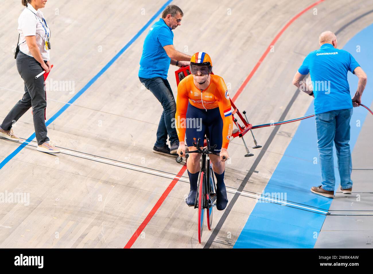 Apeldoorn, Niederlande. Januar 2024. APELDOORN, NIEDERLANDE - 11. JANUAR: Daan Kool aus den Niederlanden tritt am 2. Tag der UEC Track Elite Europameisterschaft 2024 in Omnisport am 11. Januar 2024 in Apeldoorn, Niederlande, im 1 km Zeitfahren der Herren an. (Foto: Joris Verwijst/BSR Agency) Credit: BSR Agency/Alamy Live News Stockfoto