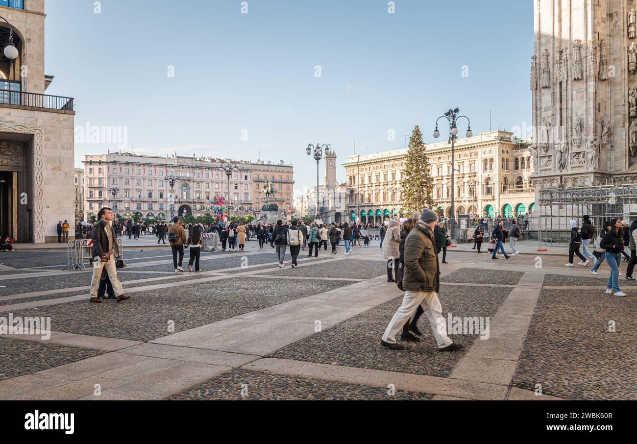 Domplatz mit der Statue von Vittorio Emanuele II. Im historischen Zentrum von Mailand (Mailand), Lombardei, Italien, Europa Stockfoto