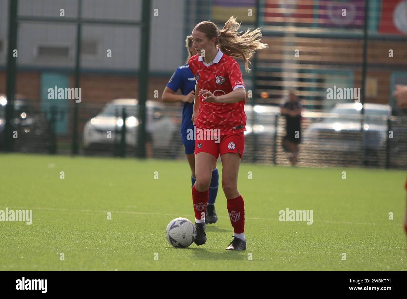 Ocean Park, Cardiff, South Wales, Vereinigtes Königreich. SEPTEMBER 2023. Cardiff City Ladies' Tia Asker während eines FA National Southern Premier Matches Asai Stockfoto