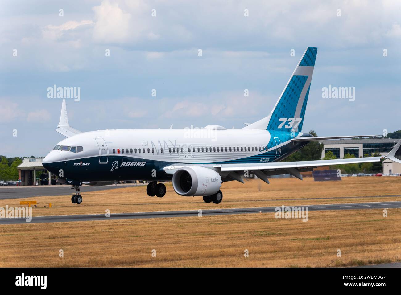 Boeing 737-7 Max 7 Flugzeug landet auf der Farnborough International Airshow 2018, Luft- und Raumfahrtveranstaltung. Neueste Version des MAX Designs Stockfoto