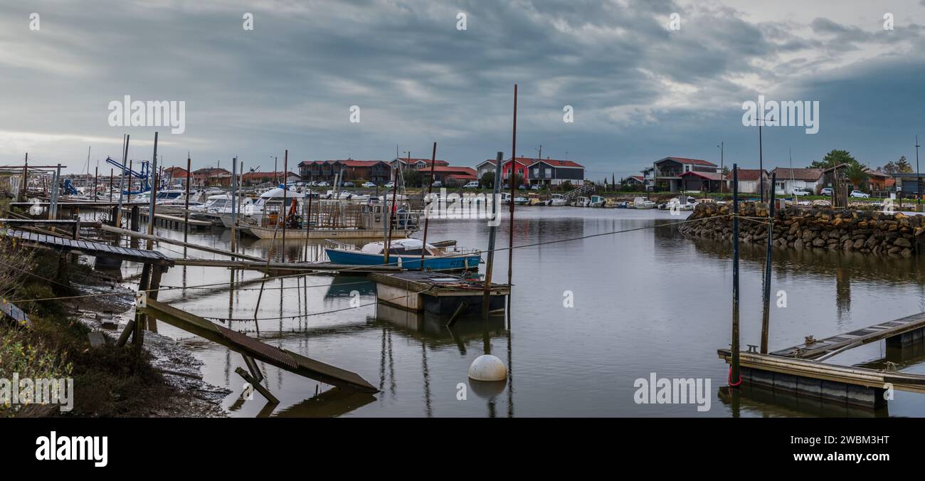 Hafen- und Austernfarmen von Gujan Mestras in Gironde, New Aquitaine, Frankreich Stockfoto