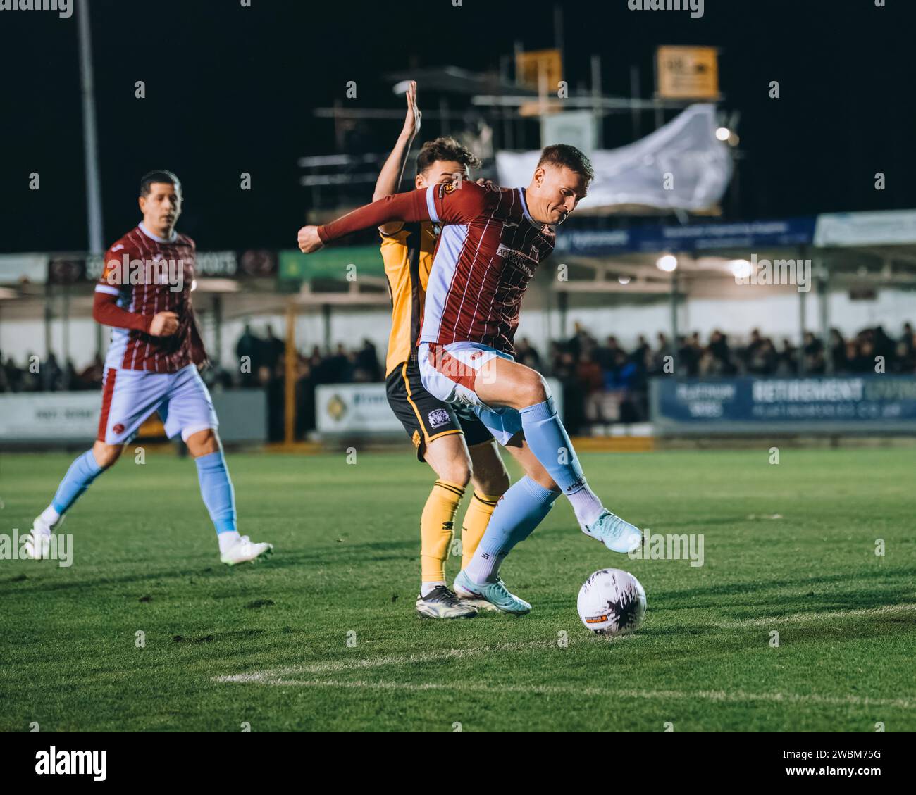 Nick Grimes verteidigt das Tor für Taunton Town Stockfoto