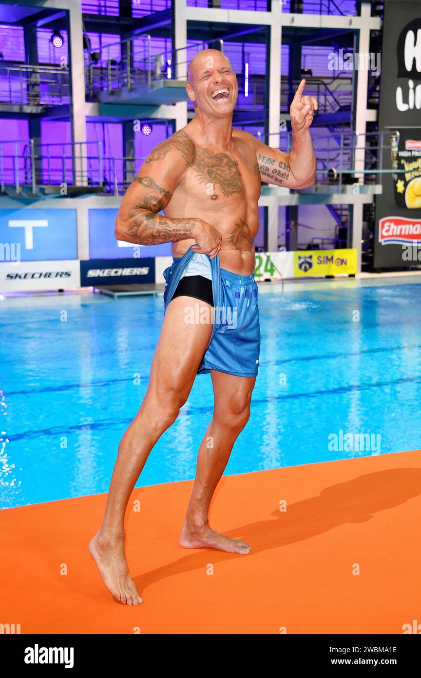 Thorsten Legat beim Photocall zur Fernsehshow RTL Turmspringen aus der Schwimm- und Sprunghalle im Europasportpark Berlin. Berlin, 11.01.2024 *** Thorsten Legat beim Photocall zur TV-Sendung RTL Turmspringen aus der Schwimm- und Tauchhalle im Europasportpark Berlin Berlin, 11 01 2024 Foto:Xn.xKubelkax/xFuturexImagex turmspringen_4168 Stockfoto