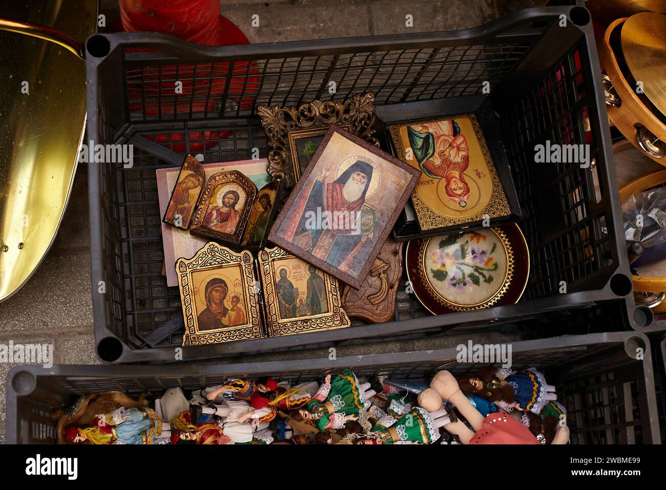 griechische orthodoxe Ikonen zum Verkauf auf dem Flohmarkt monastiraki, athen griechenland Stockfoto
