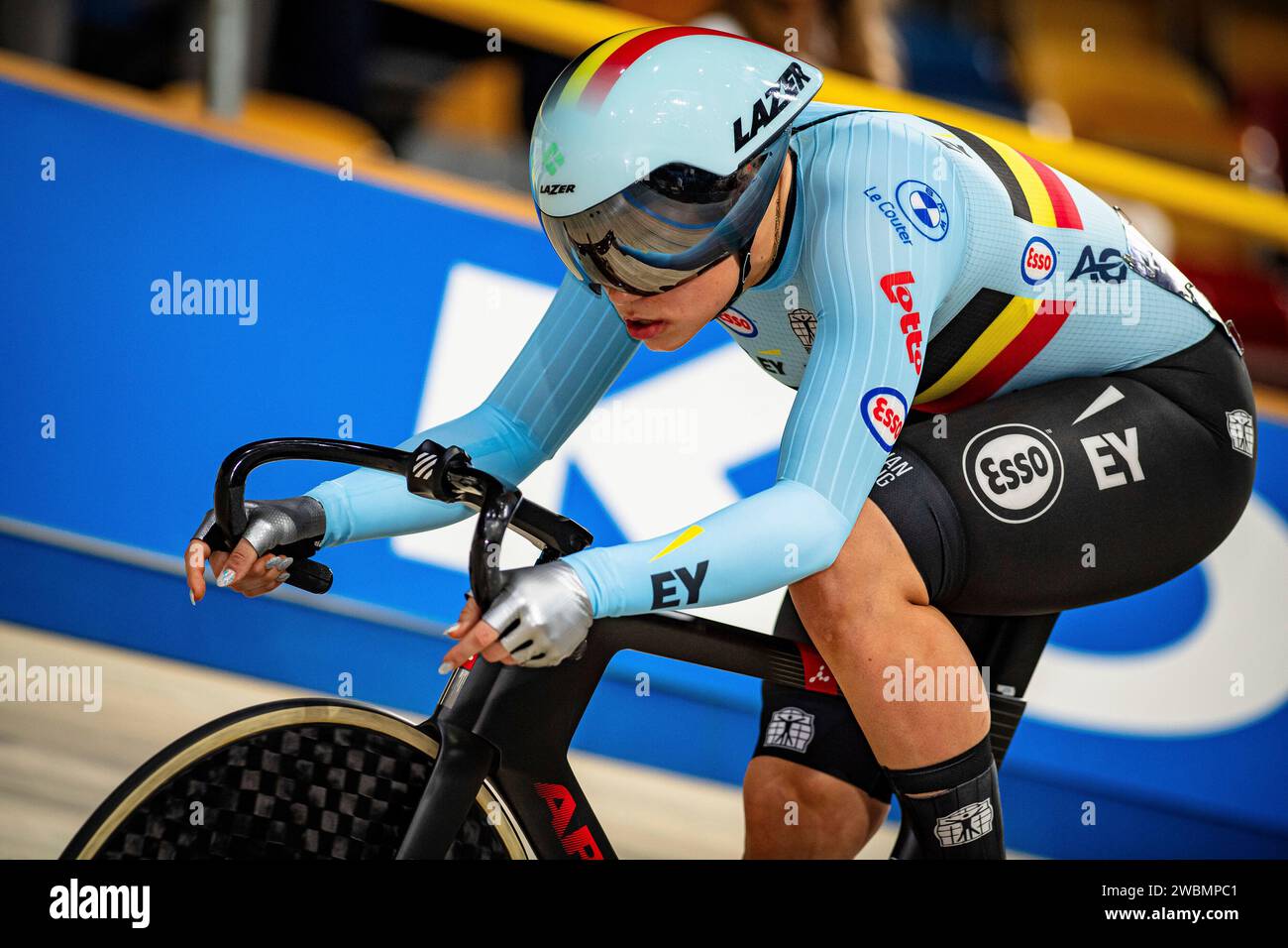 NICOLAES Julie ( BEL ) – Belgien – Querformat - quer - horizontal - Landschaft - Veranstaltung/Veranstaltung: UEC Track Cycling Europameisterschaft 2024 - Apeldoorn - Kategorie/Kategorie: Radfahren - Track Cycling – Europameisterschaften - Ort/Ort: Europa – Niederlande – Apeldoorn – Omnisport – Disziplin: Sprint - Elite Damen - Entfernung: 200 m - Datum: 11.01.2024 – Donnerstag – Tag 2 - Fotograf: © Arne Mill - frontalvision.com Stockfoto