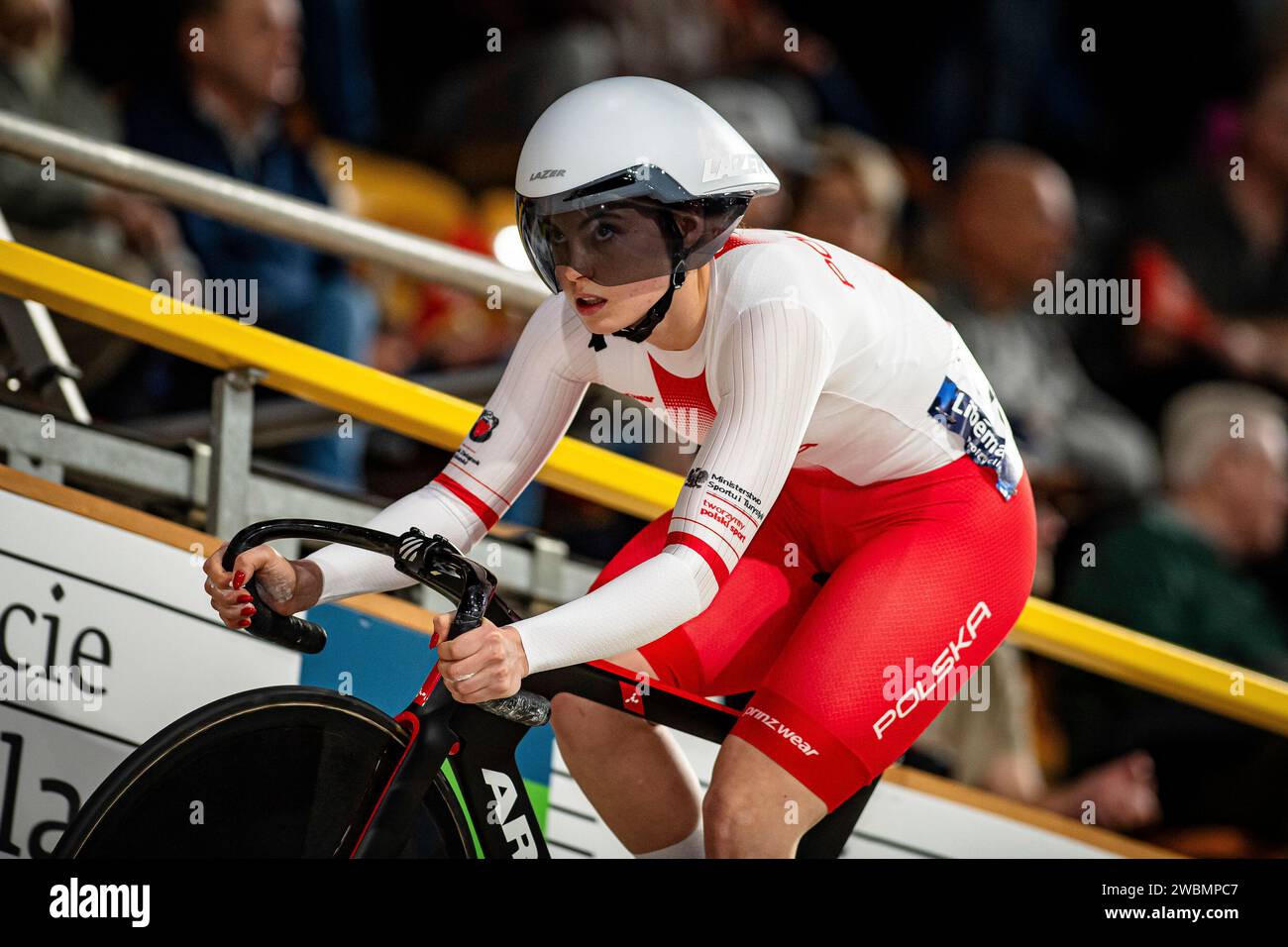 PETRI Paulina ( POL ) – Polen – Querformat – quer – horizontal – Landschaft – Veranstaltung/Veranstaltung: UEC Track Cycling Europameisterschaft 2024 - Apeldoorn - Kategorie/Kategorie: Radfahren - Track Cycling – Europameisterschaften - Ort/Ort: Europa – Niederlande – Apeldoorn – Omnisport – Disziplin: Sprint - Elite Damen - Entfernung: 200 m - Datum: 11.01.2024 – Donnerstag – Tag 2 - Fotograf: © Arne Mill - frontalvision.com Stockfoto