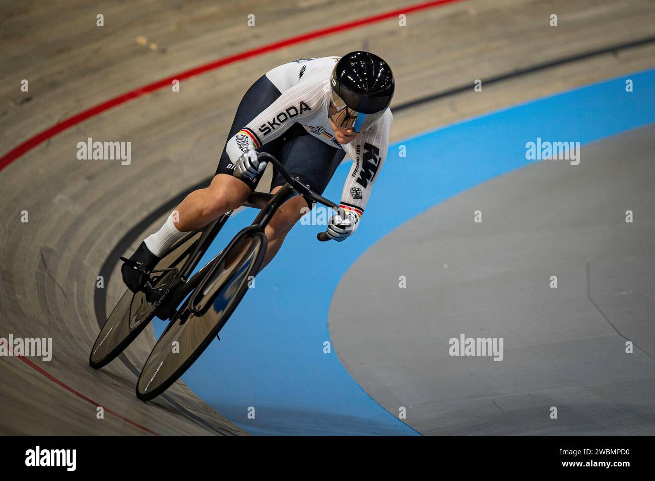 FRIEDRICH Lea Sophie ( DE ) – Deutschland – Querformat - quer - horizontal - Landschaft - Veranstaltung/Veranstaltung: UEC Track Cycling Europameisterschaft 2024 - Apeldoorn - Kategorie/Kategorie: Radfahren - Track Cycling – Europameisterschaften - Ort/Ort: Europa – Niederlande – Apeldoorn – Omnisport – Disziplin: Sprint - Elite Damen - Entfernung: 200 m - Datum: 11.01.2024 – Donnerstag – Tag 2 - Fotograf: © Arne Mill - frontalvision.com Stockfoto