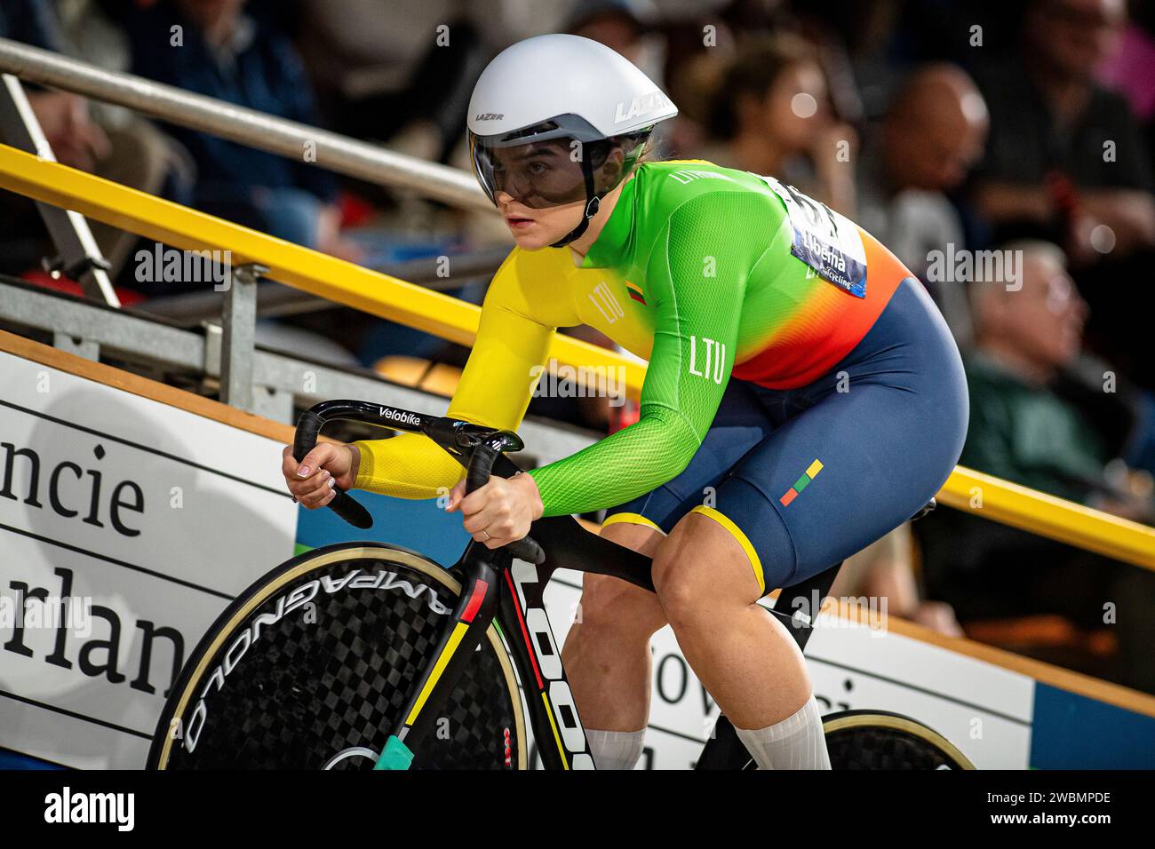 LENDEL Migle ( LTU ) – Litauen – Querformat - quer - horizontal - Landschaft - Veranstaltung/Veranstaltung: UEC Track Cycling Europameisterschaft 2024 - Apeldoorn - Kategorie/Kategorie: Radfahren - Track Cycling - Europameisterschaften - Ort/Ort: Europa – Niederlande - Apeldoorn - Omnisport - Disziplin: Sprint - Elite Damen - Entfernung: 200 m - Datum: 11.01.2024 – Donnerstag – Tag 2 - Fotograf: © Arne Mill - frontalvision.com Stockfoto