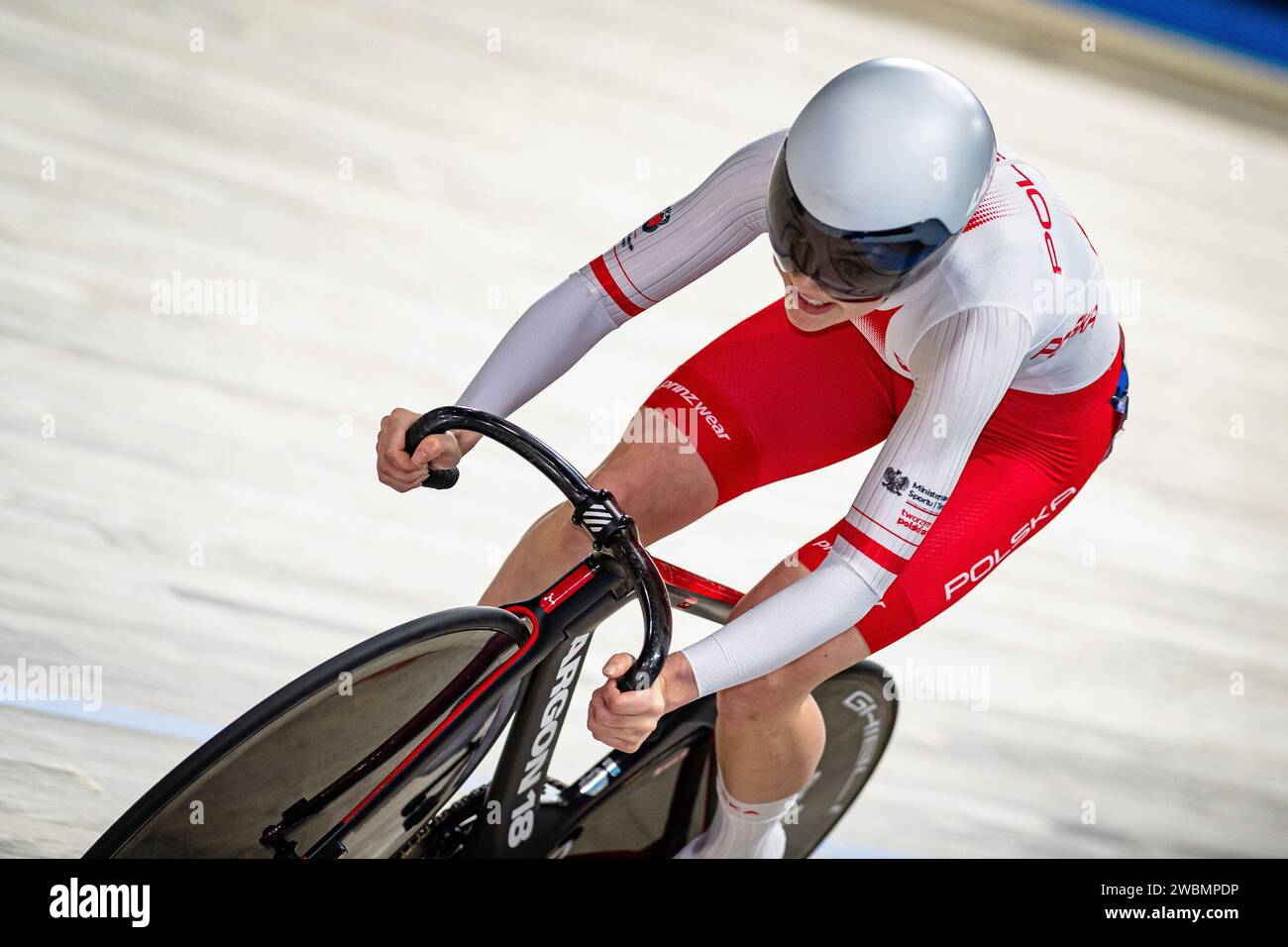 SIBIAK Nikola ( POL ) – Polen – Querformat - quer - horizontal - Landschaft - Veranstaltung/Veranstaltung: UEC Track Cycling Europameisterschaft 2024 - Apeldoorn - Kategorie/Kategorie: Radfahren - Track Cycling – Europameisterschaften - Ort/Ort: Europa – Niederlande – Apeldoorn – Omnisport – Disziplin: Sprint - Elite Damen - Entfernung: 200 m - Datum: 11.01.2024 – Donnerstag – Tag 2 - Fotograf: © Arne Mill - frontalvision.com Stockfoto