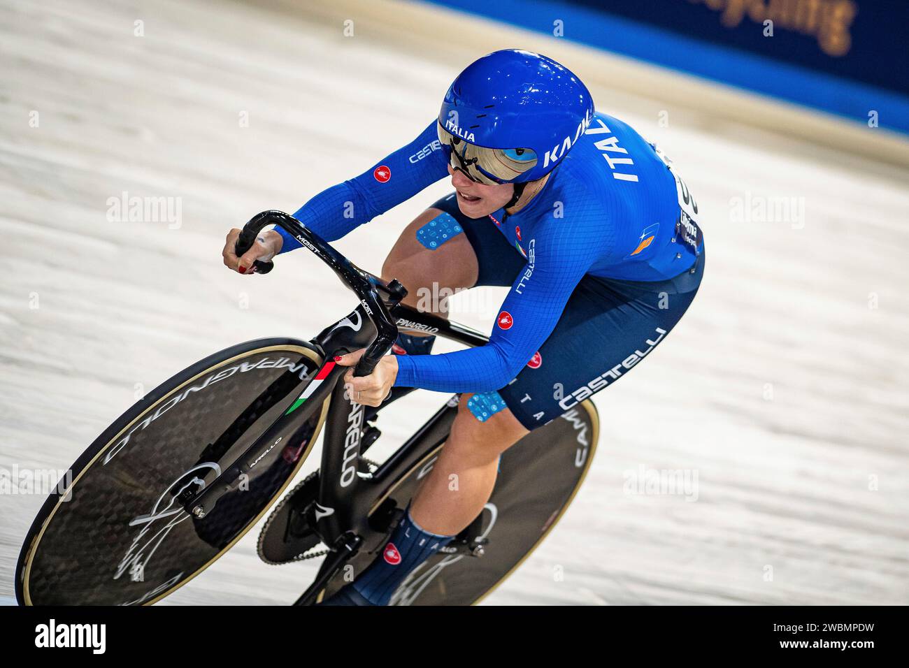 VECE Miriam ( ITA ) – Italien – Querformat - quer - horizontal - Landschaft - Veranstaltung/Veranstaltung: UEC Track Cycling Europameisterschaft 2024 - Apeldoorn - Kategorie/Kategorie: Radfahren - Track Cycling – Europameisterschaften - Ort/Ort: Europa – Niederlande – Apeldoorn – Omnisport – Disziplin: Sprint - Elite Damen - Entfernung: 200 m - Datum: 11.01.2024 – Donnerstag – Tag 2 - Fotograf: © Arne Mill - frontalvision.com Stockfoto