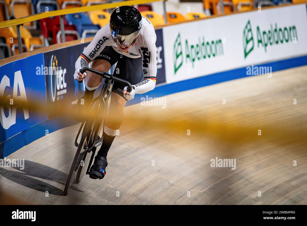 HINZE Emma ( DE ) – Deutschland – Querformat - quer - horizontal - Landschaft - Veranstaltung/Veranstaltung: UEC Track Cycling Europameisterschaft 2024 - Apeldoorn - Kategorie/Kategorie: Radfahren - Track Cycling – Europameisterschaften - Ort/Ort: Europa – Niederlande – Apeldoorn – Omnisport – Disziplin: Sprint - Elite Damen - Entfernung: 200 m - Datum: 11.01.2024 – Donnerstag – Tag 2 - Fotograf: © Arne Mill - frontalvision.com Stockfoto