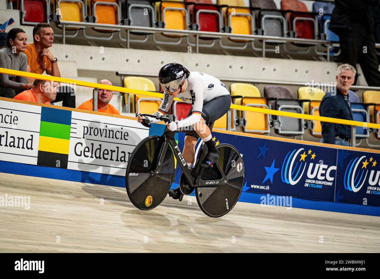 HINZE Emma ( DE ) – Deutschland – Querformat - quer - horizontal - Landschaft - Veranstaltung/Veranstaltung: UEC Track Cycling Europameisterschaft 2024 - Apeldoorn - Kategorie/Kategorie: Radfahren - Track Cycling – Europameisterschaften - Ort/Ort: Europa – Niederlande – Apeldoorn – Omnisport – Disziplin: Sprint - Elite Damen - Entfernung: 200 m - Datum: 11.01.2024 – Donnerstag – Tag 2 - Fotograf: © Arne Mill - frontalvision.com Stockfoto