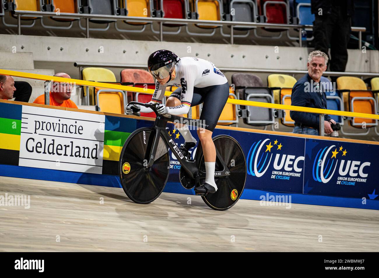 FRIEDRICH Lea Sophie ( DE ) – Deutschland – Querformat - quer - horizontal - Landschaft - Veranstaltung/Veranstaltung: UEC Track Cycling Europameisterschaft 2024 - Apeldoorn - Kategorie/Kategorie: Radfahren - Track Cycling – Europameisterschaften - Ort/Ort: Europa – Niederlande – Apeldoorn – Omnisport – Disziplin: Sprint - Elite Damen - Entfernung: 200 m - Datum: 11.01.2024 – Donnerstag – Tag 2 - Fotograf: © Arne Mill - frontalvision.com Stockfoto