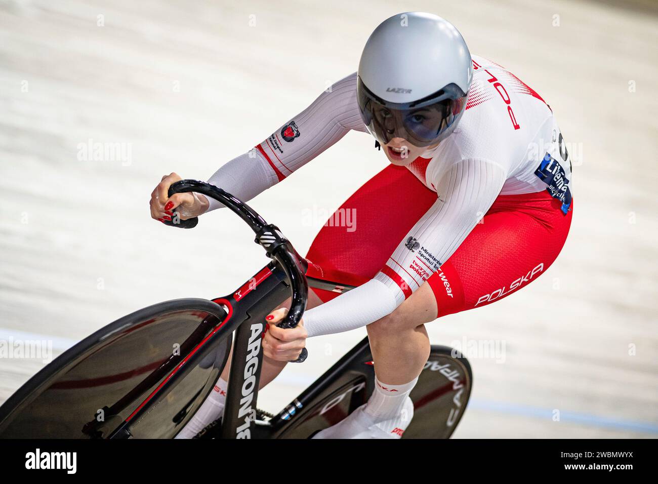 PETRI Paulina ( POL ) – Polen – Querformat – quer – horizontal – Landschaft – Veranstaltung/Veranstaltung: UEC Track Cycling Europameisterschaft 2024 - Apeldoorn - Kategorie/Kategorie: Radfahren - Track Cycling – Europameisterschaften - Ort/Ort: Europa – Niederlande – Apeldoorn – Omnisport – Disziplin: Sprint - Elite Damen - Entfernung: 200 m - Datum: 11.01.2024 – Donnerstag – Tag 2 - Fotograf: © Arne Mill - frontalvision.com Stockfoto