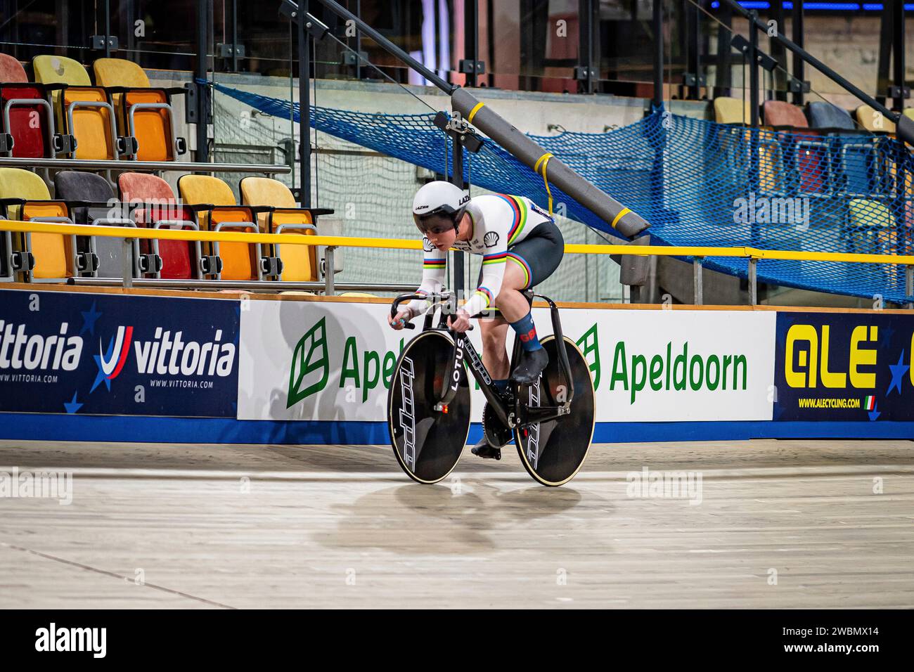 FINUCANE Emma ( GBR ) – Großbritannien – Querformat - quer - horizontal - Landschaft - Veranstaltung/Veranstaltung: UEC Track Cycling Europameisterschaft 2024 - Apeldoorn - Kategorie/Kategorie: Radfahren - Track Cycling – Europameisterschaften - Ort/Ort: Europa – Niederlande – Apeldoorn – Omnisport – Disziplin: Sprint - Elite Damen - Entfernung: 200 m - Datum: 11.01.2024 – Donnerstag – Tag 2 - Fotograf: © Arne Mill - frontalvision.com Stockfoto