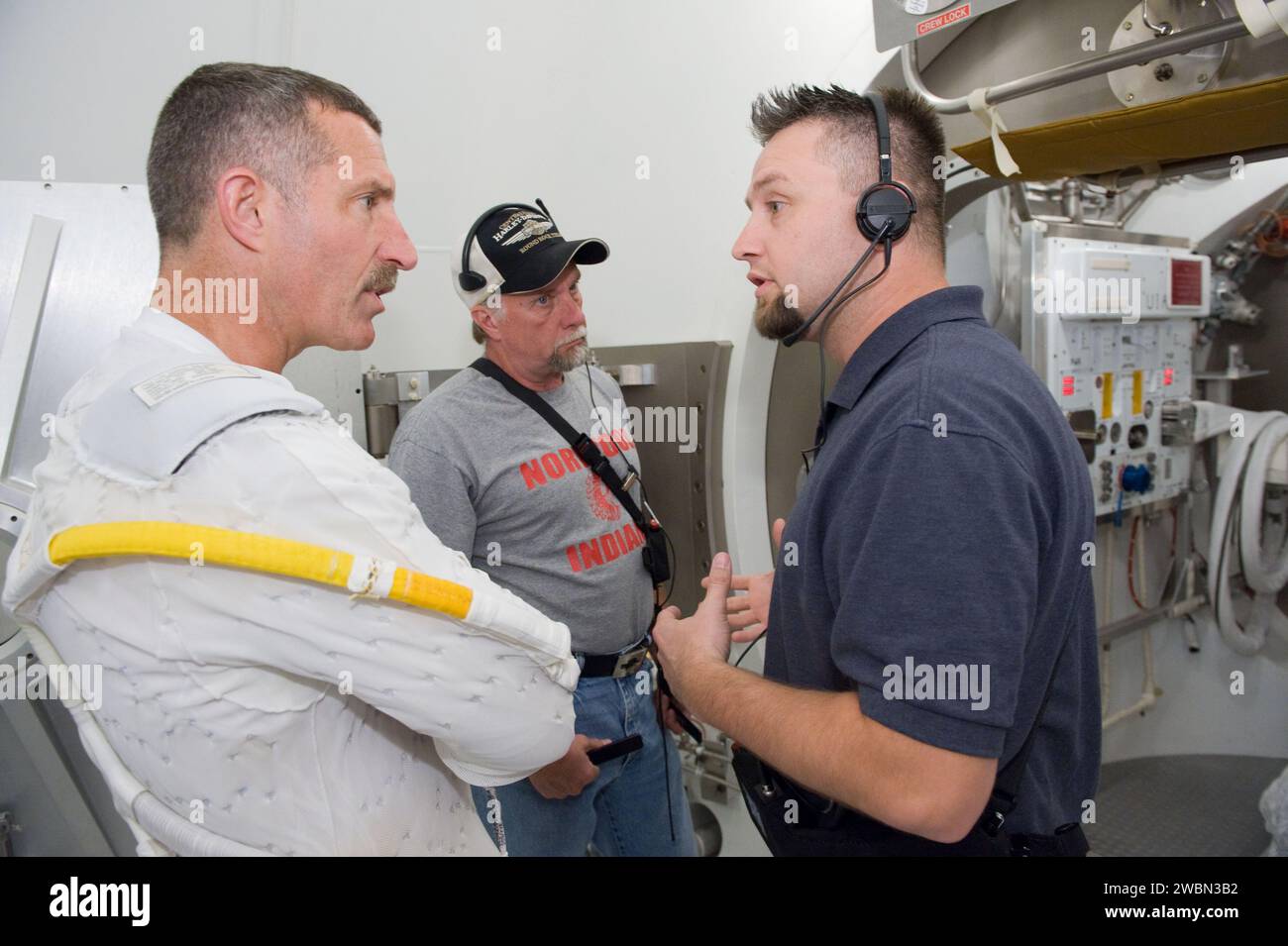 Der Astronaut Dan Burbank nimmt am 18. Mai 2011 an der SSATA-Besatzungstraining in Gebäude 7 Teil, um sich auf die Mission vorzubereiten. Stockfoto