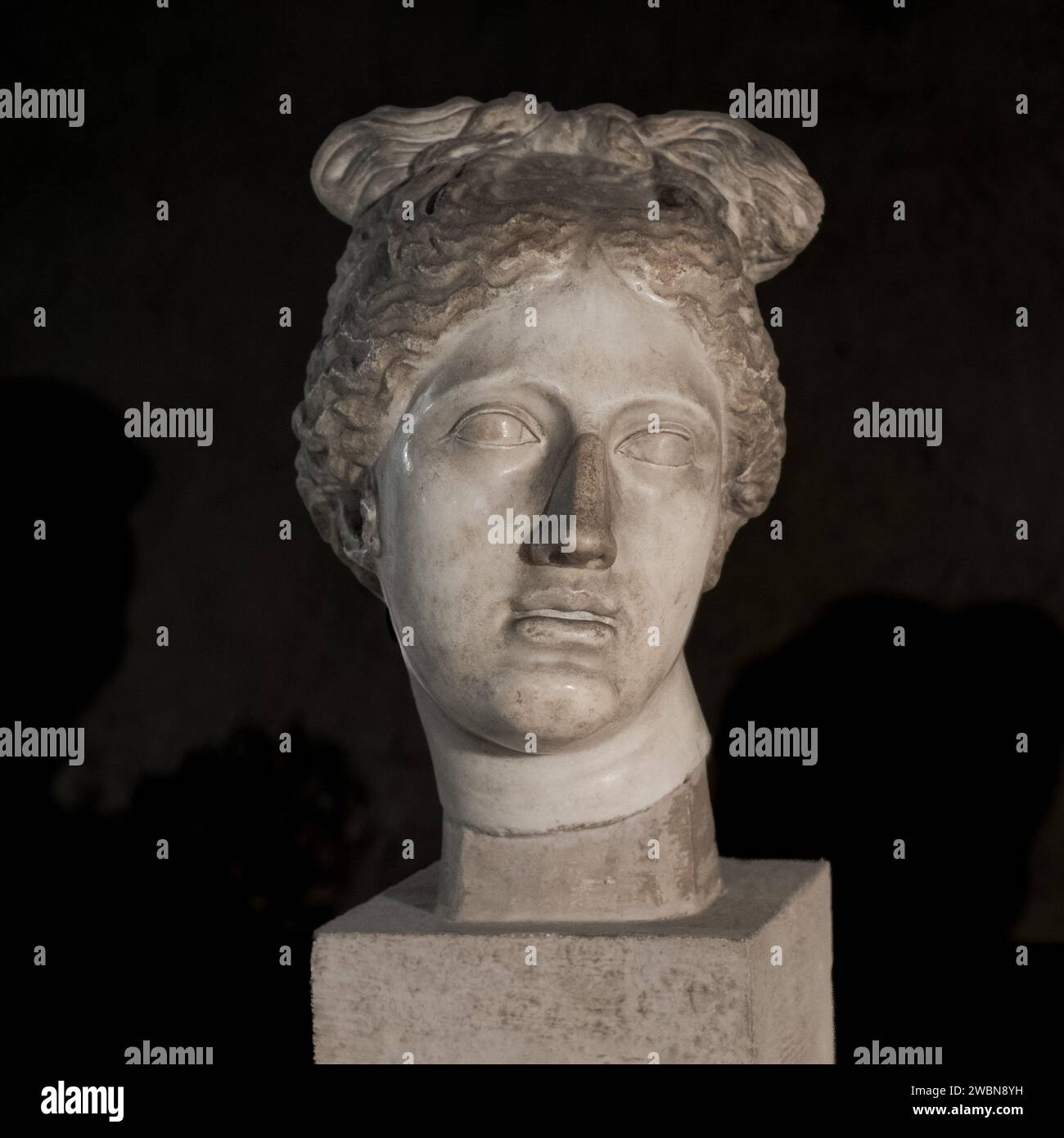 Antike römische Kunst, Kopf der Aphrodite, 2. Jahrhundert n. Chr., weißer Marmor. Castello Ursino, Catania; Sizilien; Italien Stockfoto