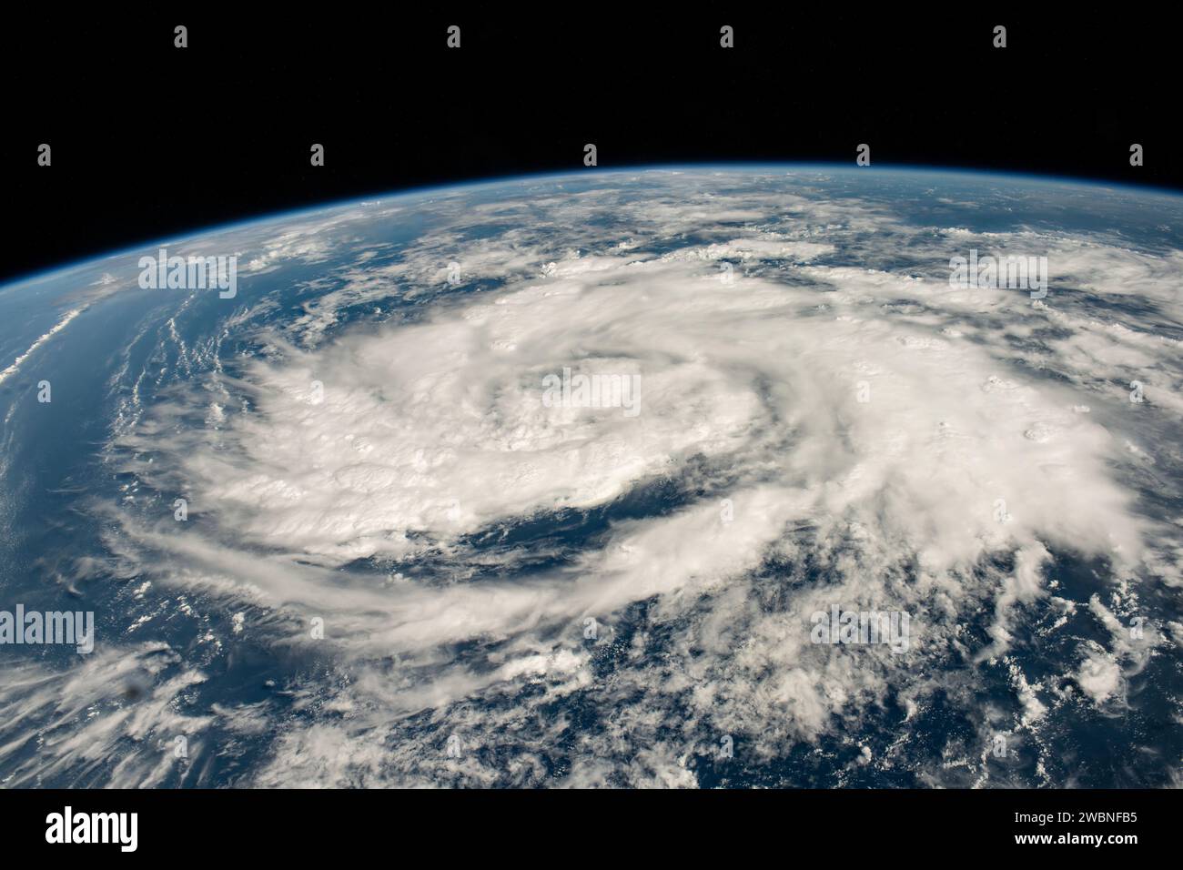 Iss070e007626 (20. Oktober 2023) --- Ein Sturm wird im Arabischen Meer, weniger als 700 Meilen vor der Küste von Oman, als die Internationale Raumstation 260 Meilen über dem Rand umkreiste, dargestellt. Stockfoto