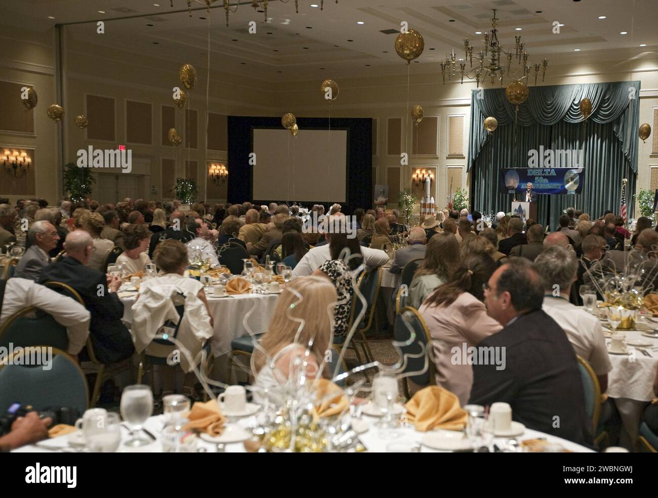 Die NASA und ihre Partner feierten das 50-jährige Jubiläum des Delta Exendable Trägerprogramms in Cape Canaveral, Florida. Seit dem ersten Start am 13. Mai 1960 haben über 300 Delta-Raketen Wetter-, Umwelt- und Planetensatelliten eingesetzt. Delta-II- und Delta-IV-Raketen werden derzeit vom Launch Services Program der NASA betrieben und von der United Launch Alliance gestartet. Stockfoto