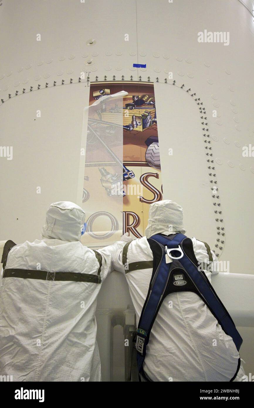 CAPE CANAVERAL, Fla. – In der Payload Hazardous Service Facility im ...