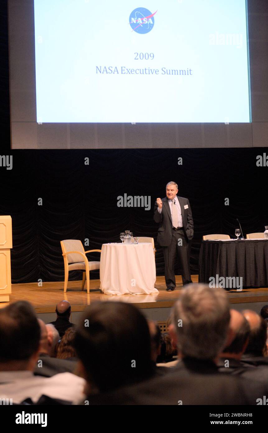 Anthony Zinni, Vorsitzender des Vorstands von BAE Systems, hält während des NASA Executive Summit 2009 im Ronald Reagan Building in Washington, D.C. Stockfoto