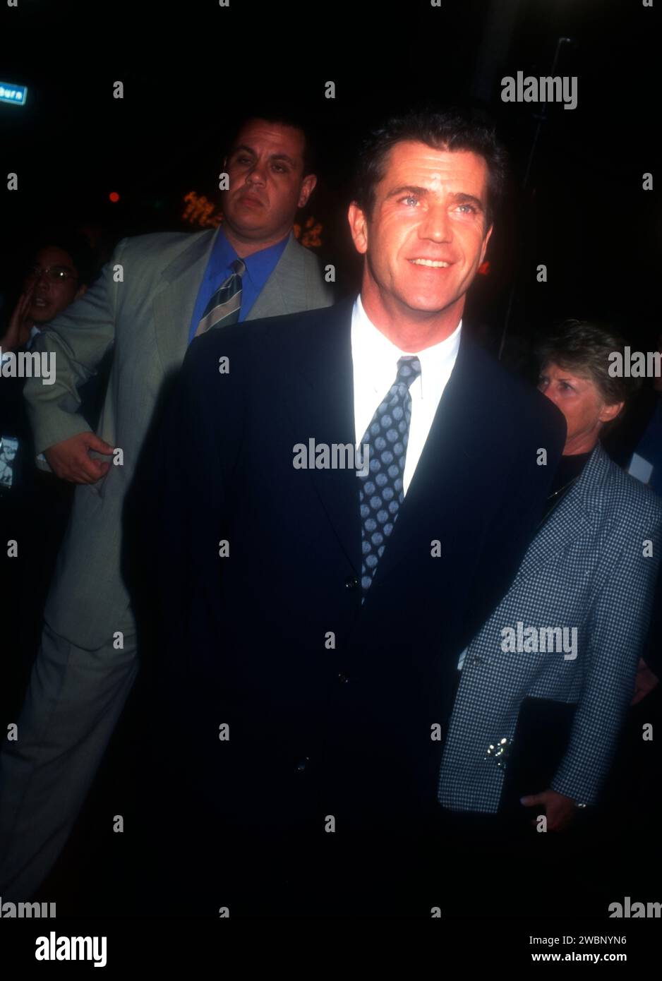 Los Angeles, Kalifornien, USA 1. November 1996 Schauspieler Mel Gibson besucht Touchstone Pictures Ransom Premiere im Mann Village Theatre am 1. November 1996 in Los Angeles, Kalifornien, USA. Foto: Barry King/Alamy Stock Photo Stockfoto