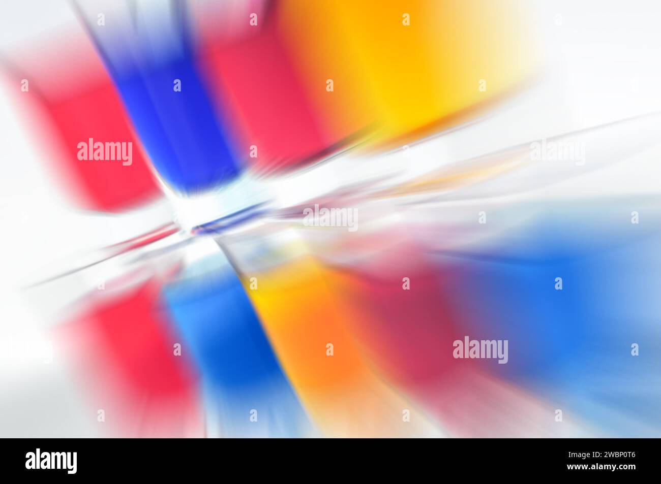 Mehrfarbiges, verschwommenes Muster aus wasserfarbenem Glas. Hintergrunddesign Stockfoto