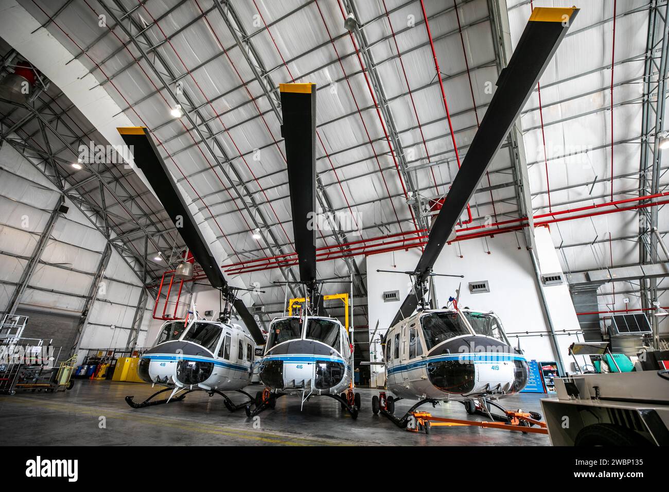Zwei Airbus H135 (T3)-Hubschrauber erreichten das Kennedy Space Center am 30. September 2020 und ersetzten das Sicherheitsflugzeug Bell Huey 2. Die Hubschrauber bieten ein verbessertes Anheben, Stabilität und medizinische Unterstützung. Ein drittes H135 wird Anfang 2021 erwartet. Stockfoto
