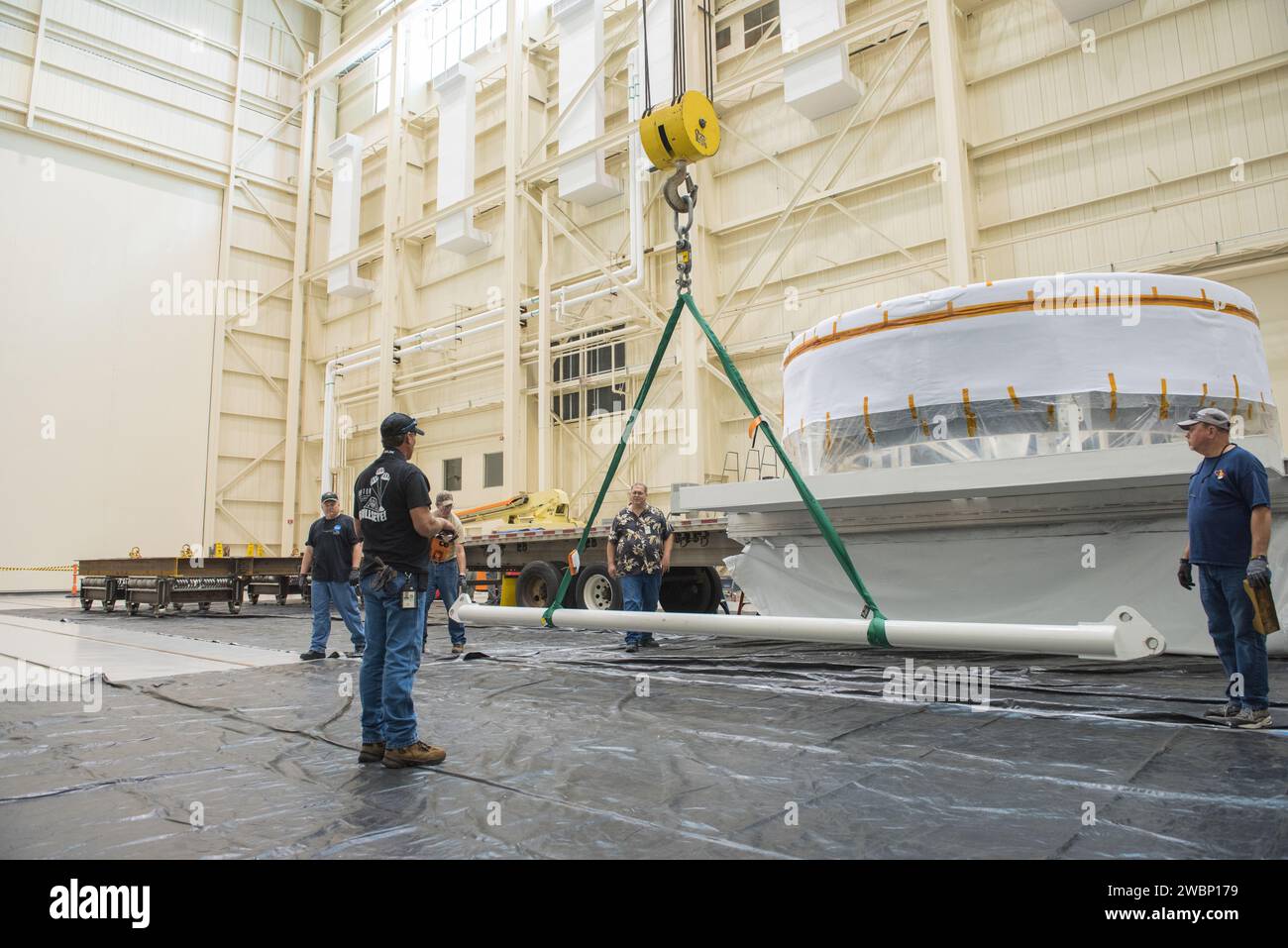 Der Orion Crew Module Adapter-Simulator traf am 24. Juni 2015 in der Plum Brook Station Space Power Facility der NASA in Sandusky, Ohio ein, um Raumfahrzeuge zu testen, zu evaluieren und zu integrieren. Stockfoto