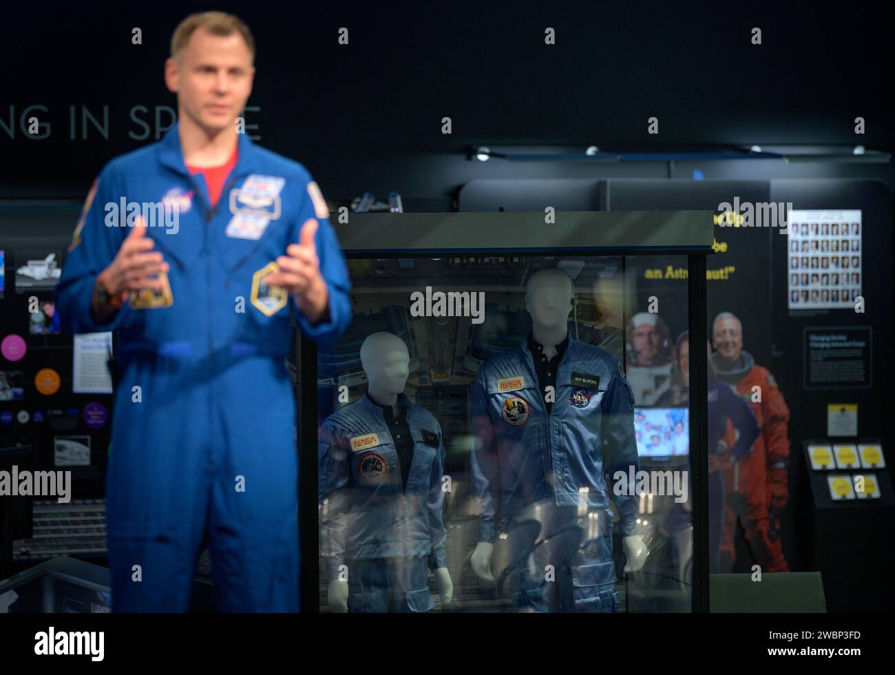 NASA-Astronaut Nick Hague spricht über seine Erfahrungen an Bord der Internationalen Raumstation am Dienstag, den 14. Januar 2020, im Smithsonian National Air and Space Museum in Washington. Die Haag verbrachte zuletzt 203 Tage an Bord der Internationalen Raumstation als Teil der Expeditionen 59 und 60. Stockfoto