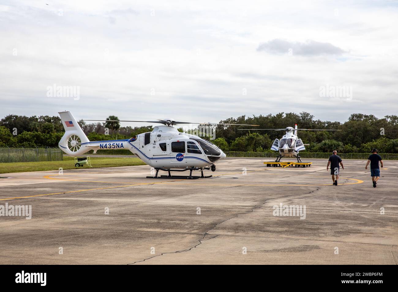 Zwei Airbus H135 (T3)-Hubschrauber erreichten das Kennedy Space Center am 30. September 2020 und ersetzten das Sicherheitsflugzeug Bell Huey 2. Sie bieten verbesserte Stabilität, Anheben und medizinische Fähigkeiten. Ein drittes H135 wird die Flottenaktualisierung Anfang 2021 abschließen. Stockfoto