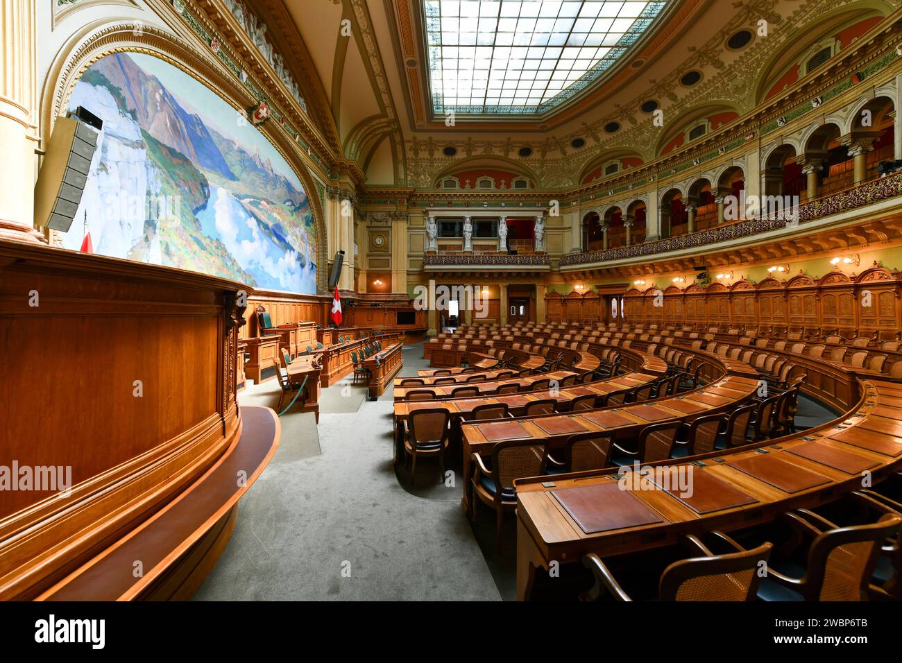 Bern, Schweiz - 11. August 2022: Saal des Nationalrates der Schweizerischen Eidgenossenschaft. Stockfoto