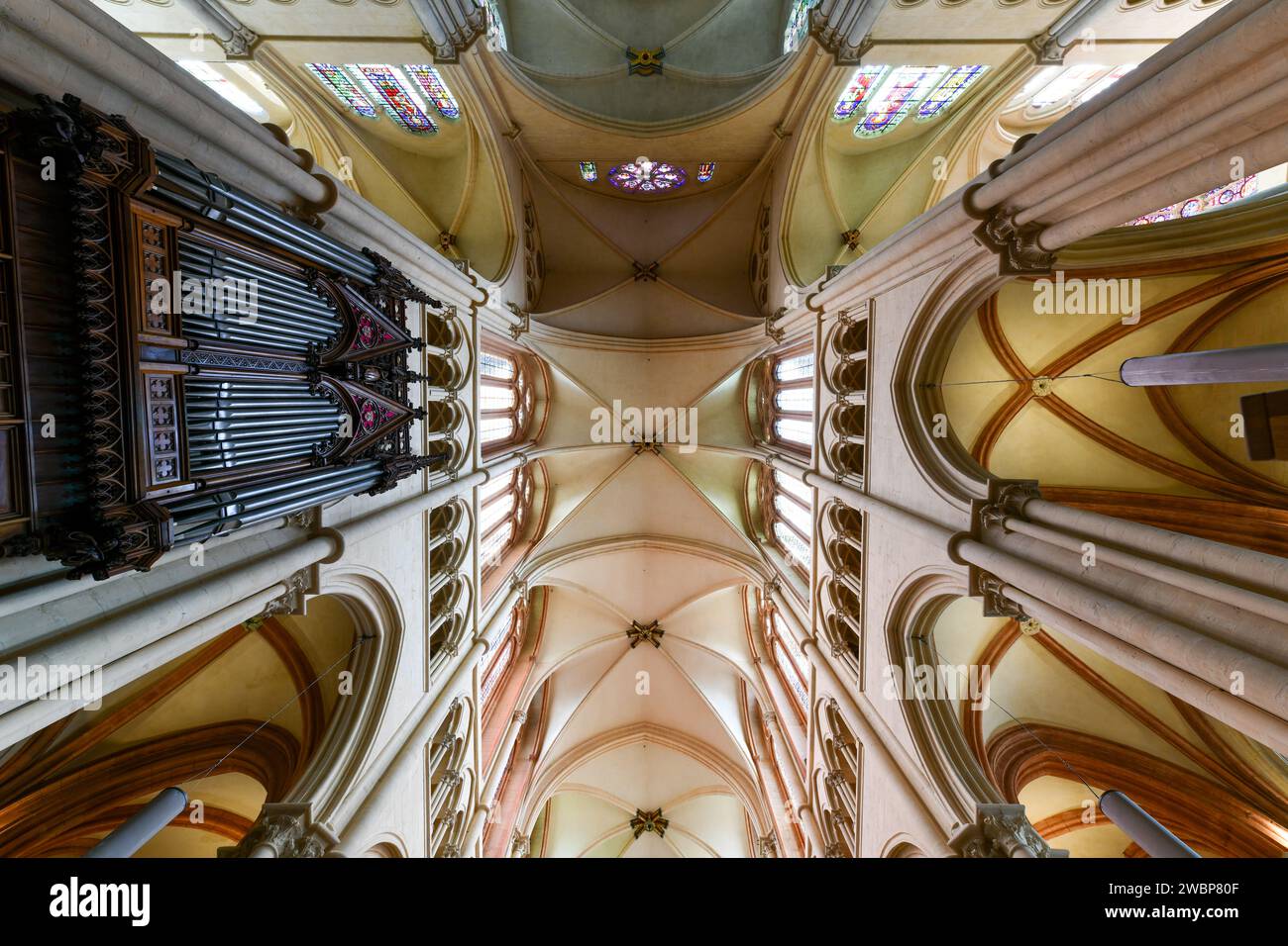 Lyon, Frankreich - 18. August 2022: Kathedrale Saint-Jean-Baptiste, Cathédrale Saint-Jean-Baptiste in Lyon, Frankreich. Stockfoto