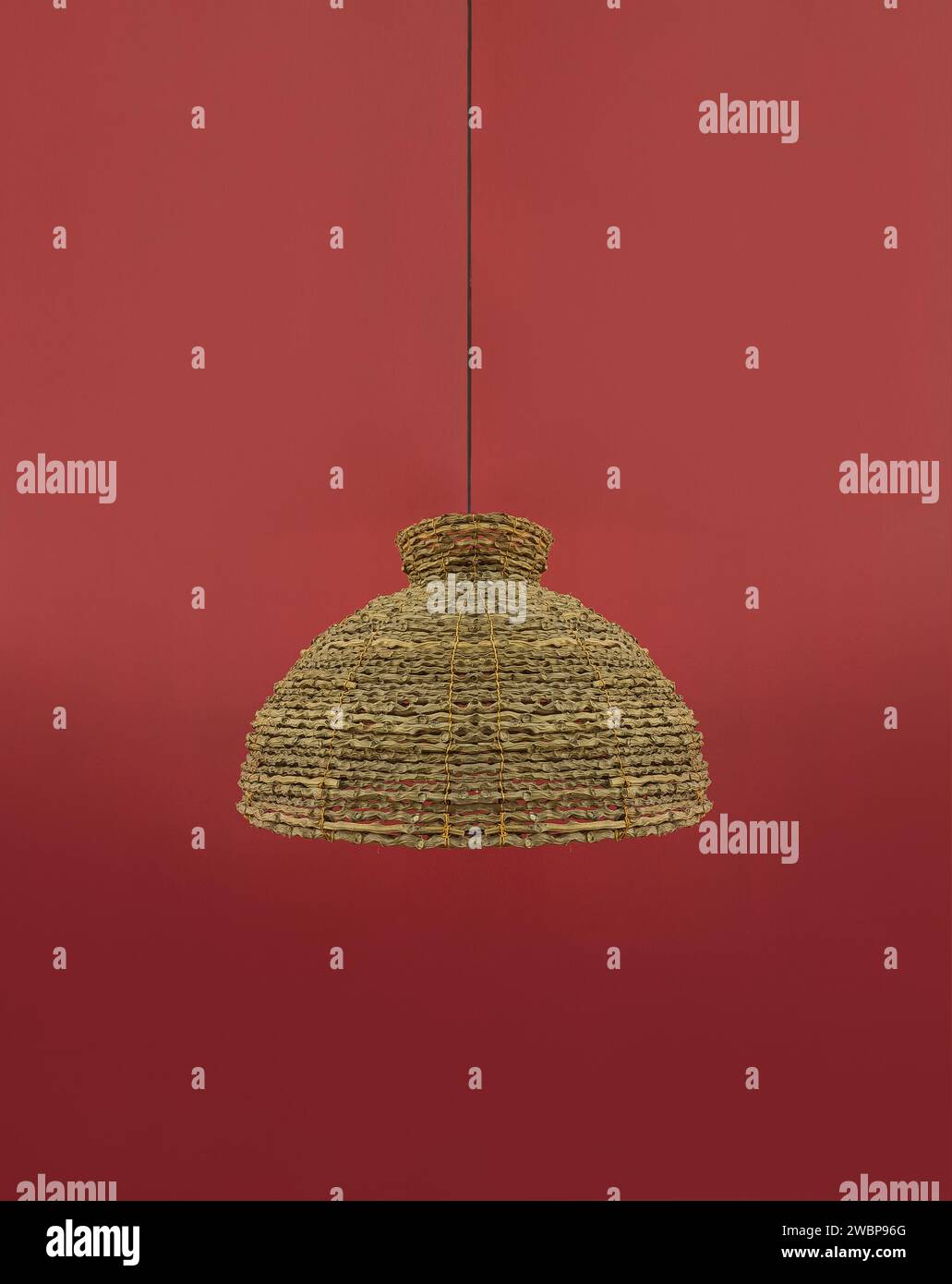 Handgefertigte Lampe aus Seje-Palmfaser Stockfoto