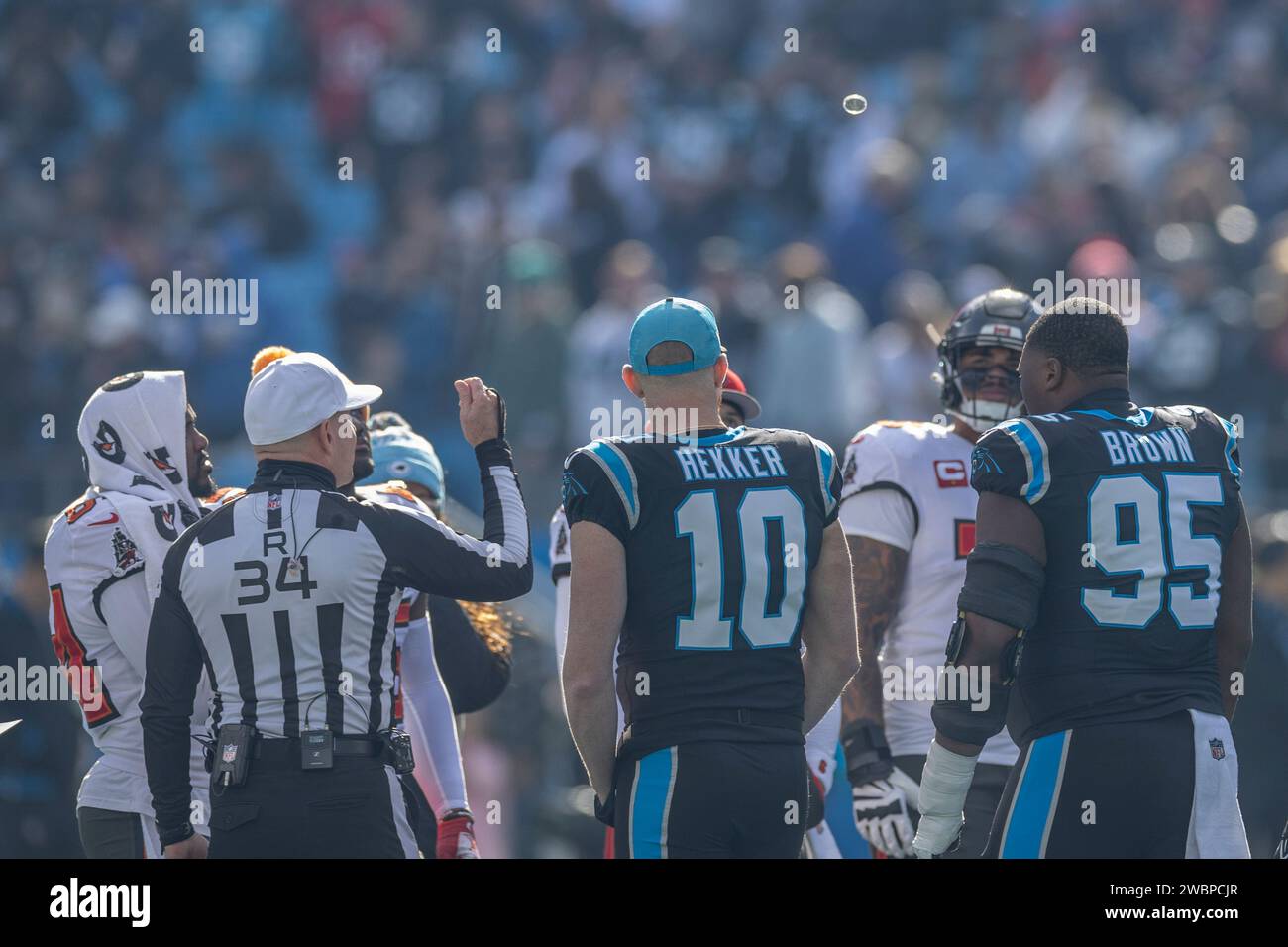 Charlotte, NC USA: Ein allgemeines Bild des Münzwurfs im Mittelfeld vor einem NFL-Spiel zwischen den Carolina Panthers und den Tampa Bay Buccaneers in Ban Stockfoto
