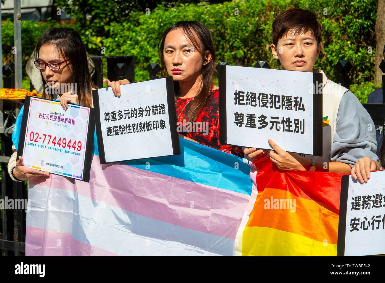 Taipeh. Januar 2024. Befürworter der Geschlechtervielfalt veranstalten am 01/2024 eine Kundgebung vor dem Hauptquartier der Zentralen Wahlkommission in Taipei, Taiwan, um transgender-freundliche Wahlmaßnahmen zu fördern und eine Hotline für Wähler zu eröffnen, die von Wiktor Dabkowski diskriminiert werden Stockfoto