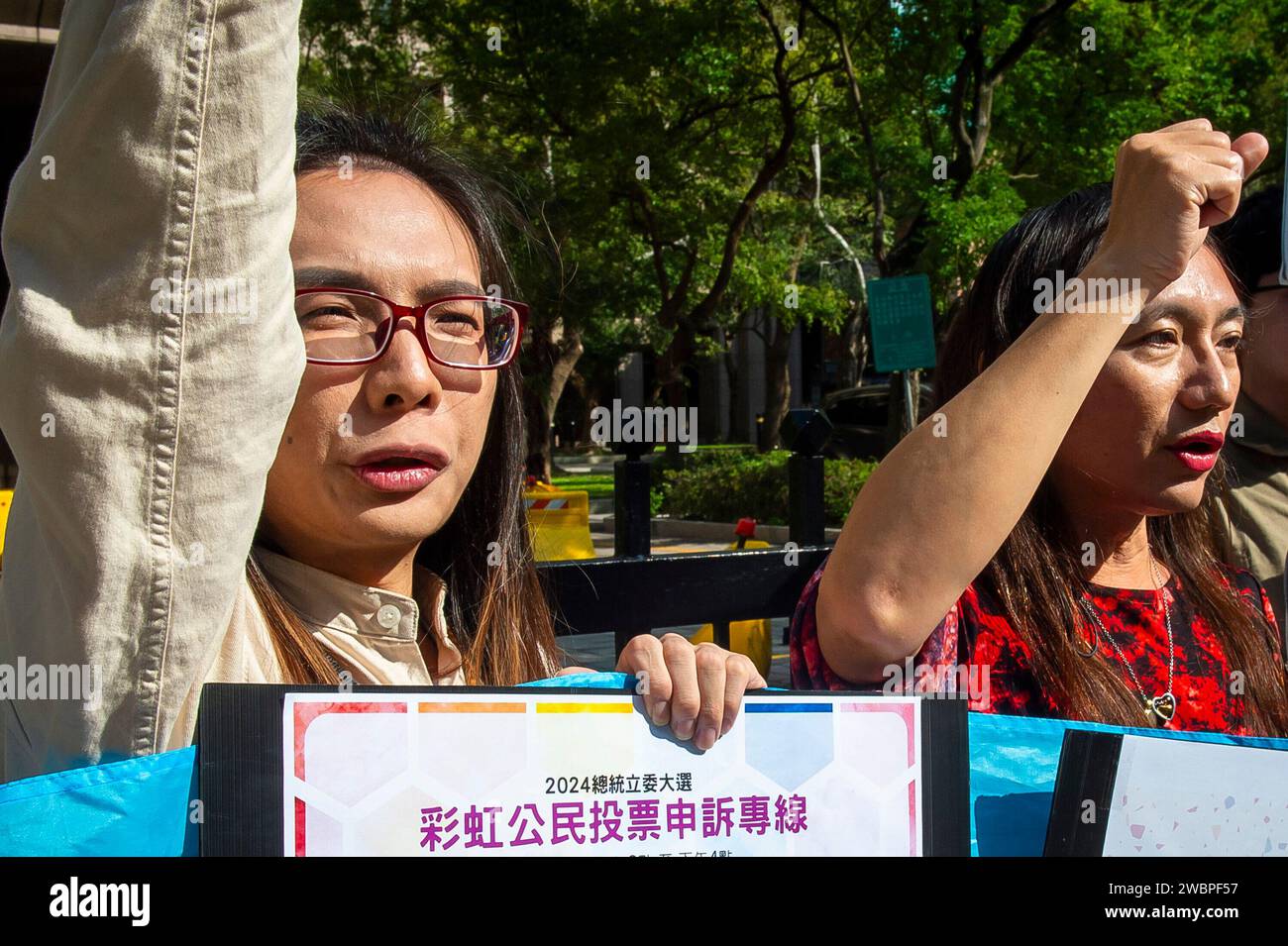 Taipeh. Januar 2024. Befürworter der Geschlechtervielfalt veranstalten am 01/2024 eine Kundgebung vor dem Hauptquartier der Zentralen Wahlkommission in Taipei, Taiwan, um transgender-freundliche Wahlmaßnahmen zu fördern und eine Hotline für Wähler zu eröffnen, die von Wiktor Dabkowski diskriminiert werden Stockfoto