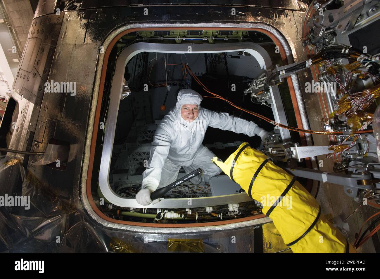 Am 11. März 2020 wurde das Orion-Raumfahrzeug in der weltweit größten Vakuumkammer für Raumsimulationen in der Neil A. Armstrong Test Facility des Glenn Research Centers in Ohio strengen Tests unterzogen, um sich auf Artemis Moon-Missionen vorzubereiten. Stockfoto