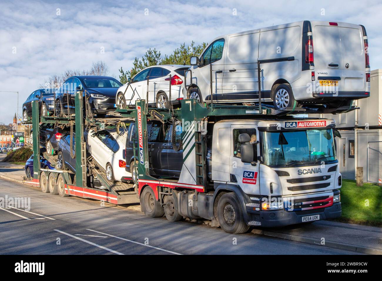 BCA British Car Auctions Autotransporter, Pkw & LKW, Transportfracht, Schwertransport, LKW-Logistik, Abholung und Auslieferung, Transportfahrzeuge für Scania in Preston Großbritannien. Stockfoto