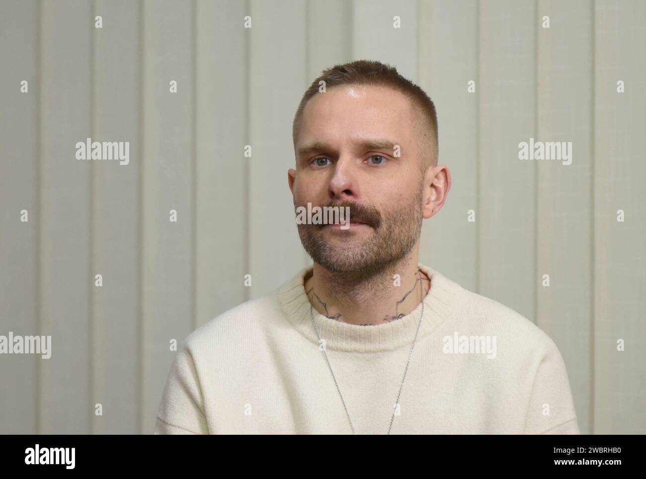 Nicht exklusiv: KIEW, UKRAINE - 11. JANUAR 2024 - Direktor der Abteilung für große mutige Veranstaltungen beim 1+1 Media Volodymyr Zavadiuk sprach während der Vorabzeit Stockfoto