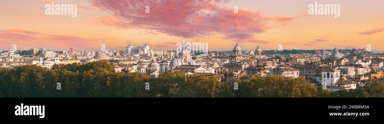 Rom, Italien. Skyline Skyline mit dem Pantheon, der Altar des Vaterlandes und andere berühmte Lanmarks in Alte historische Stadt Stockfoto