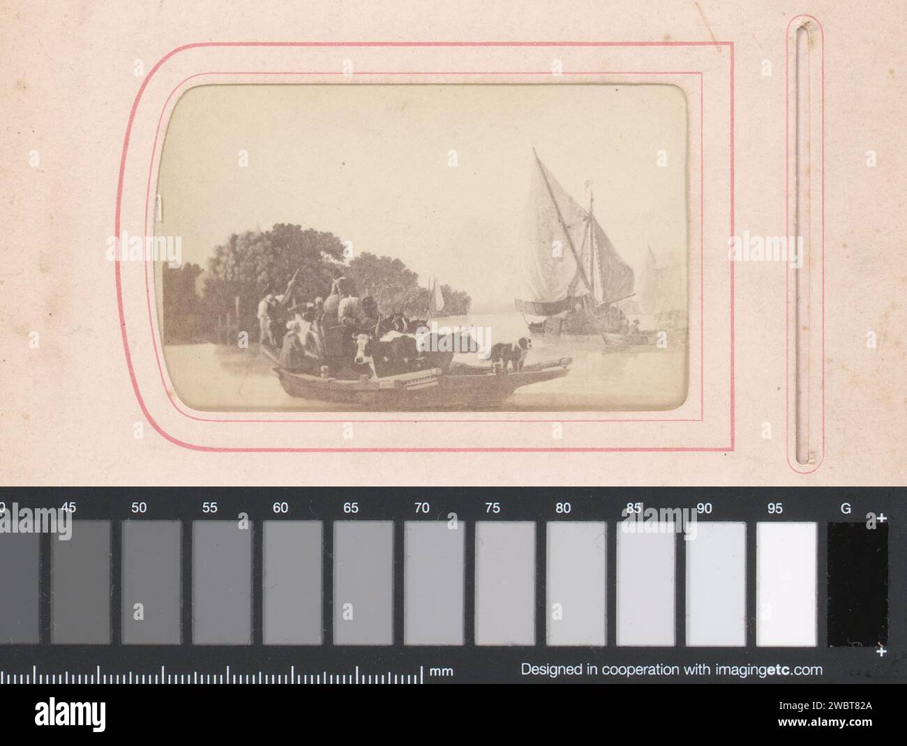 Fotoproduktion von Malerei mit einer Flusswand mit Kühen auf einem Lastkahn, Leonard de Koningh, nach Anonym, 1864 - 1879 Fotografie. Visitenkarte dieses Foto ist Teil eines Albums. Pappe. Papier Albumen drucken Kuh. Schleppboot, Schleppkahn. Überqueren eines Flusses Stockfoto