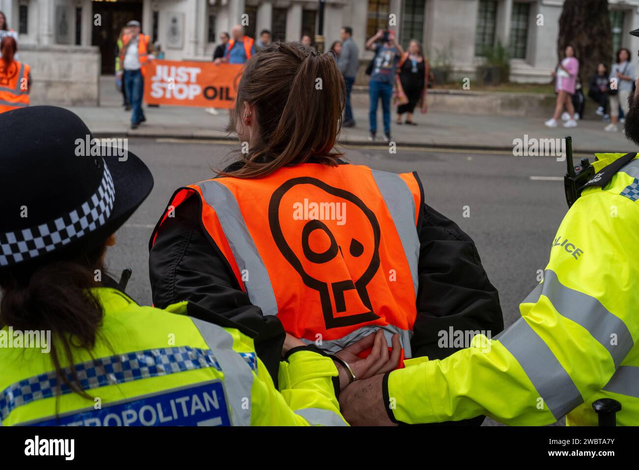 London, Vereinigtes Königreich, 19. Juli 2023: Just Stop Oil Aktivist von Met Police nach einem langsamen marsch verhaftet Stockfoto